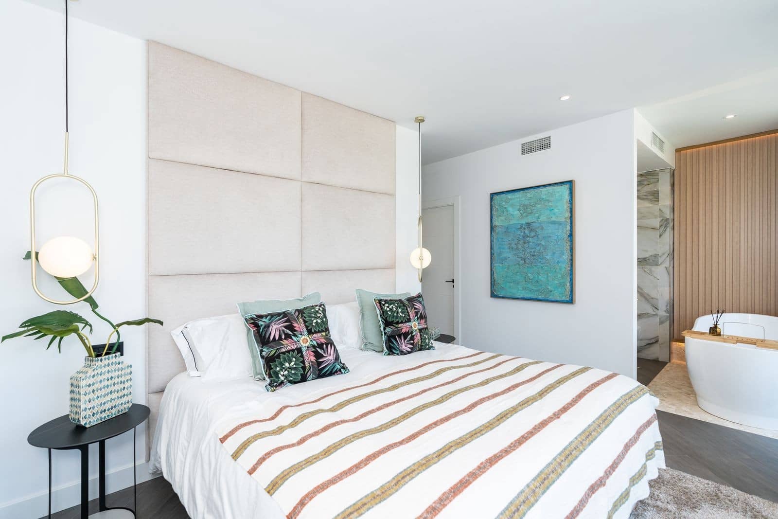 4 bedroom Villa for sale in Mijas Costa with pool garage - € 1,150,000 (Ref: 9001110)