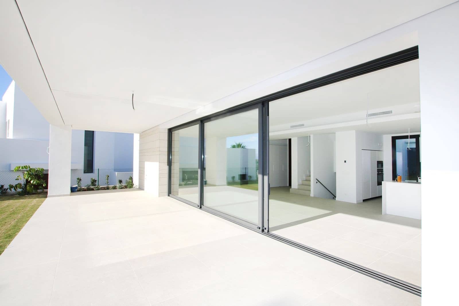 4 bedroom Villa for sale in Marbella with pool garage - € 2,300,000 (Ref: 9001113)