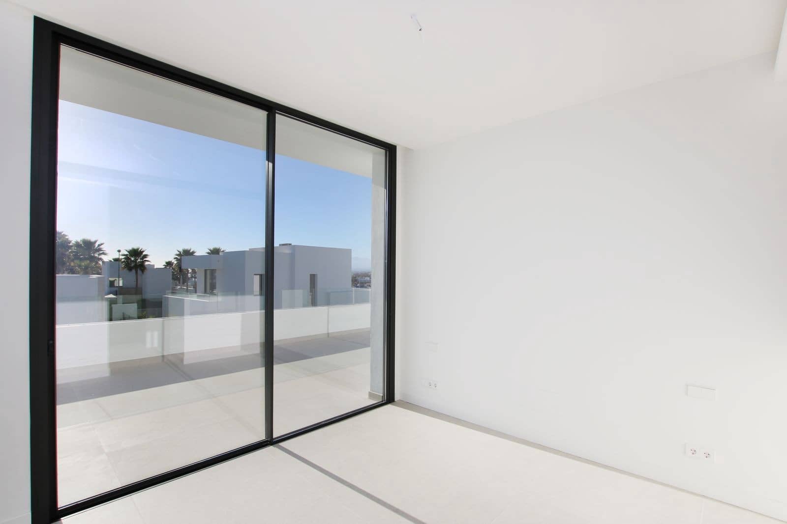 4 bedroom Villa for sale in Marbella with pool garage - € 2,300,000 (Ref: 9001113)