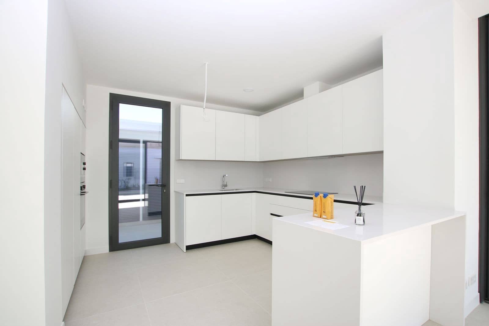 4 bedroom Villa for sale in Marbella with pool garage - € 2,300,000 (Ref: 9001113)