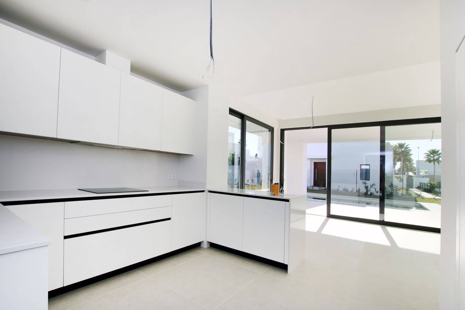 4 bedroom Villa for sale in Marbella with pool garage - € 2,300,000 (Ref: 9001113)