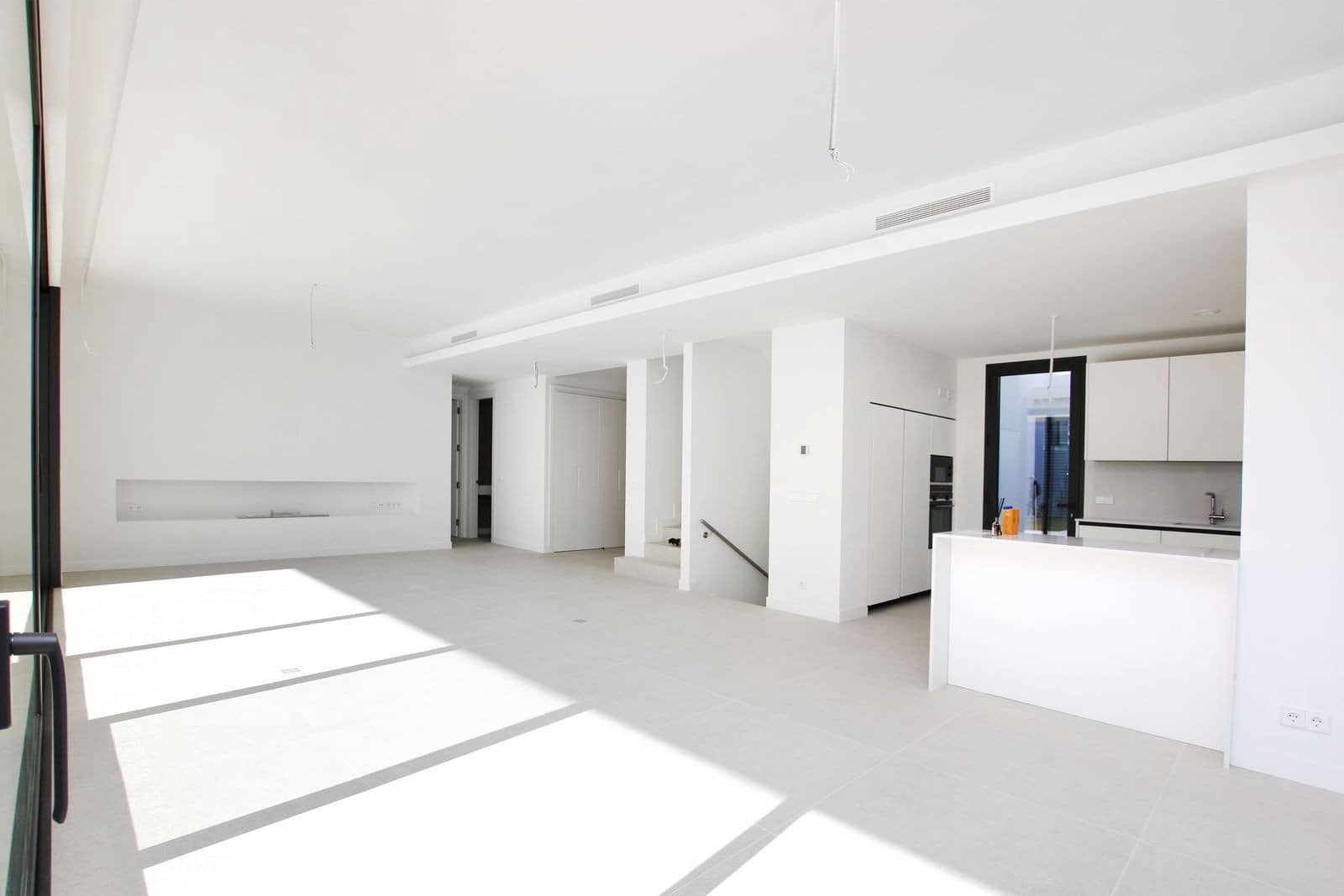 4 bedroom Villa for sale in Marbella with pool garage - € 2,300,000 (Ref: 9001113)