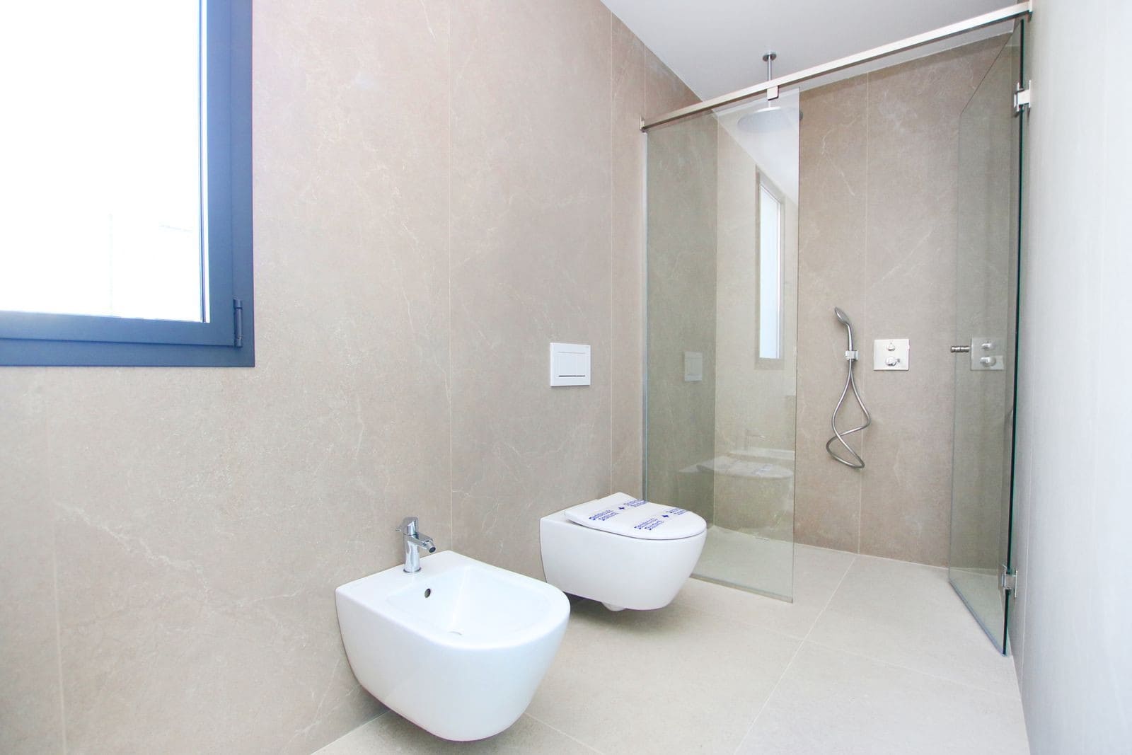 4 bedroom Villa for sale in Marbella with pool garage - € 2,300,000 (Ref: 9001113)