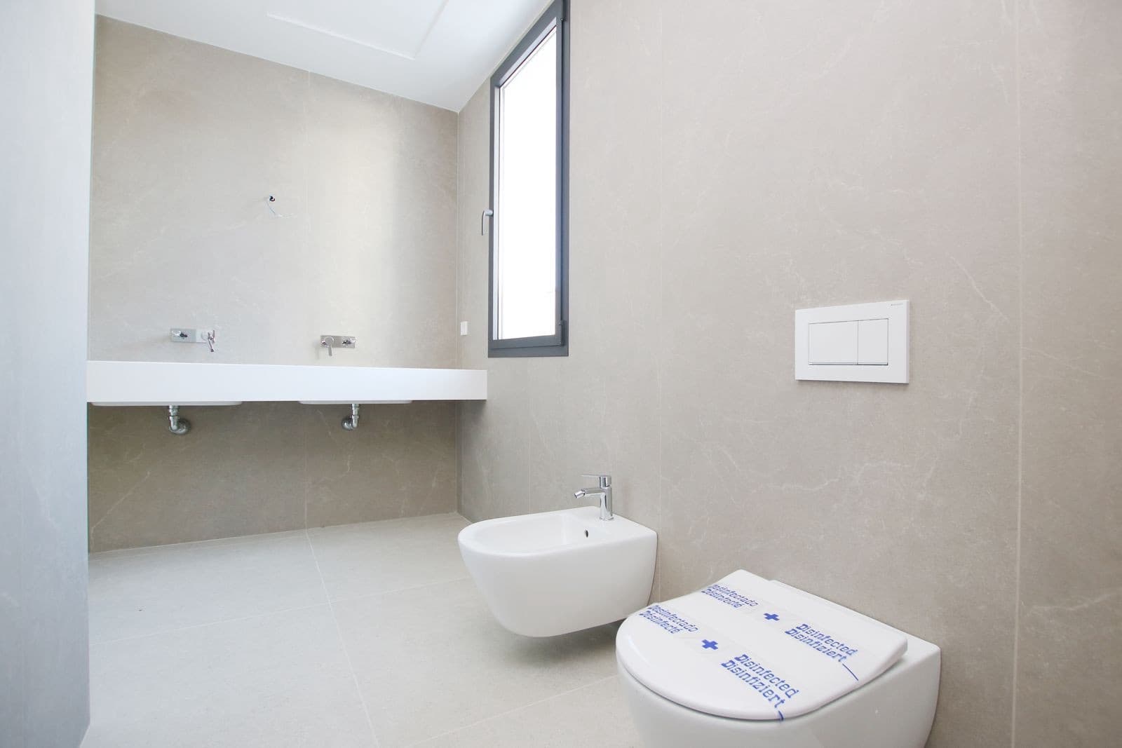 4 bedroom Villa for sale in Marbella with pool garage - € 2,300,000 (Ref: 9001113)