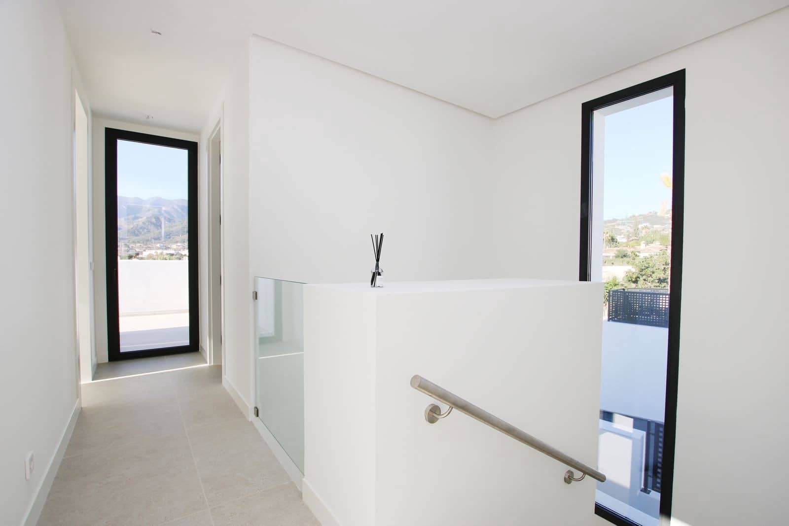 4 bedroom Villa for sale in Marbella with pool garage - € 2,300,000 (Ref: 9001113)