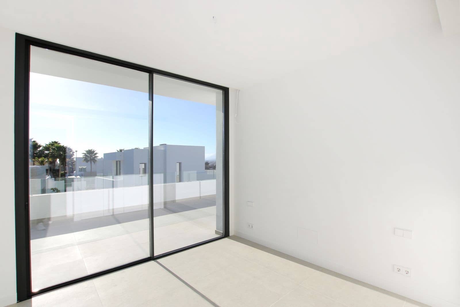 4 bedroom Villa for sale in Marbella with pool garage - € 2,300,000 (Ref: 9001113)