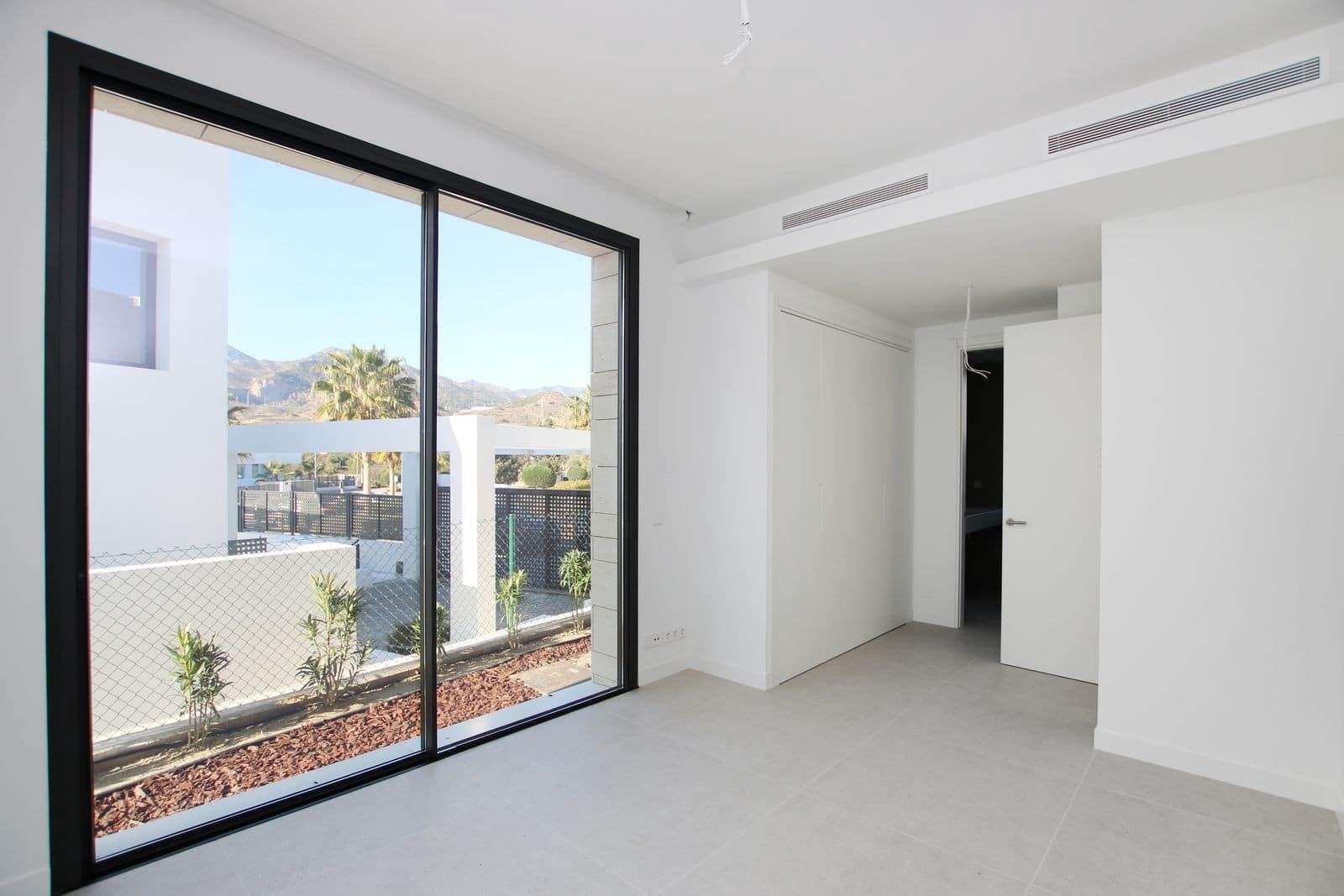 4 bedroom Villa for sale in Marbella with pool garage - € 2,300,000 (Ref: 9001113)