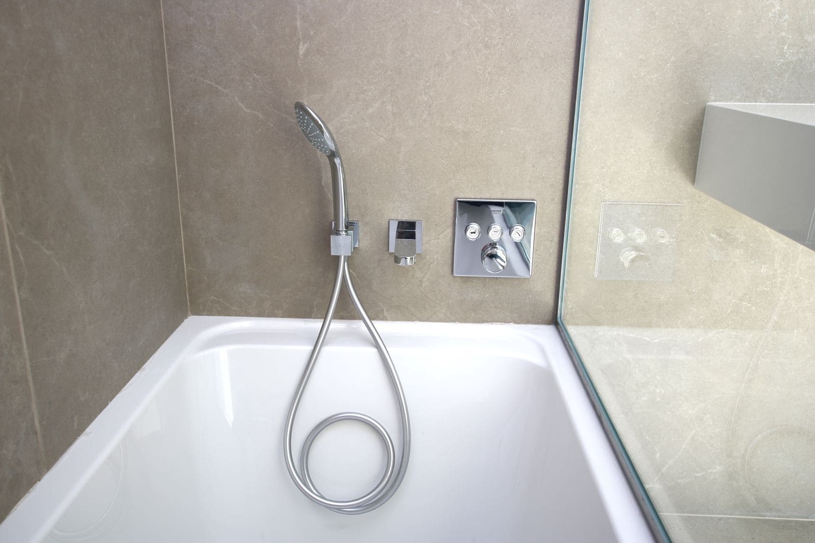 4 bedroom Villa for sale in Marbella with pool garage - € 2,300,000 (Ref: 9001113)