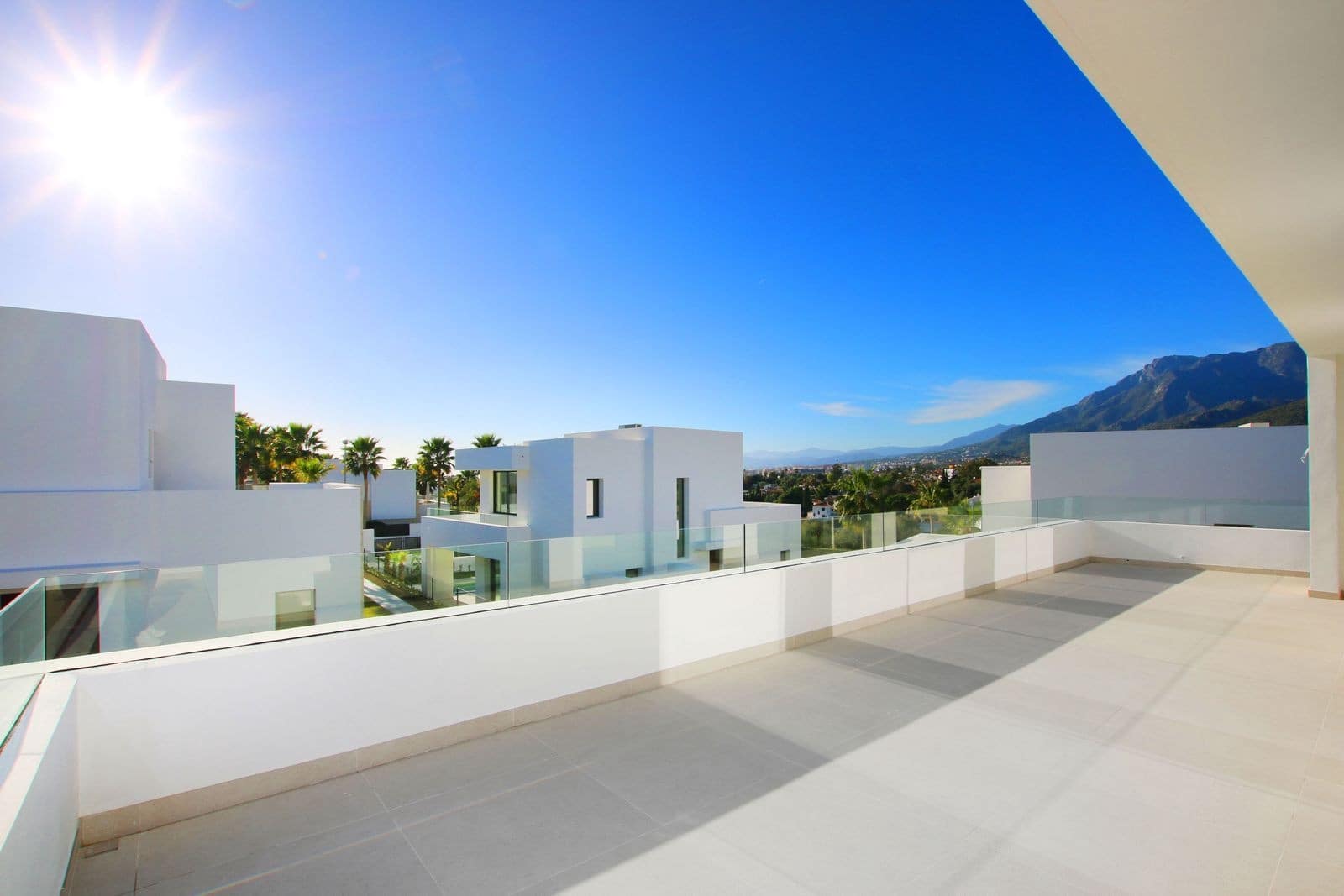 4 bedroom Villa for sale in Marbella with pool garage - € 2,300,000 (Ref: 9001113)