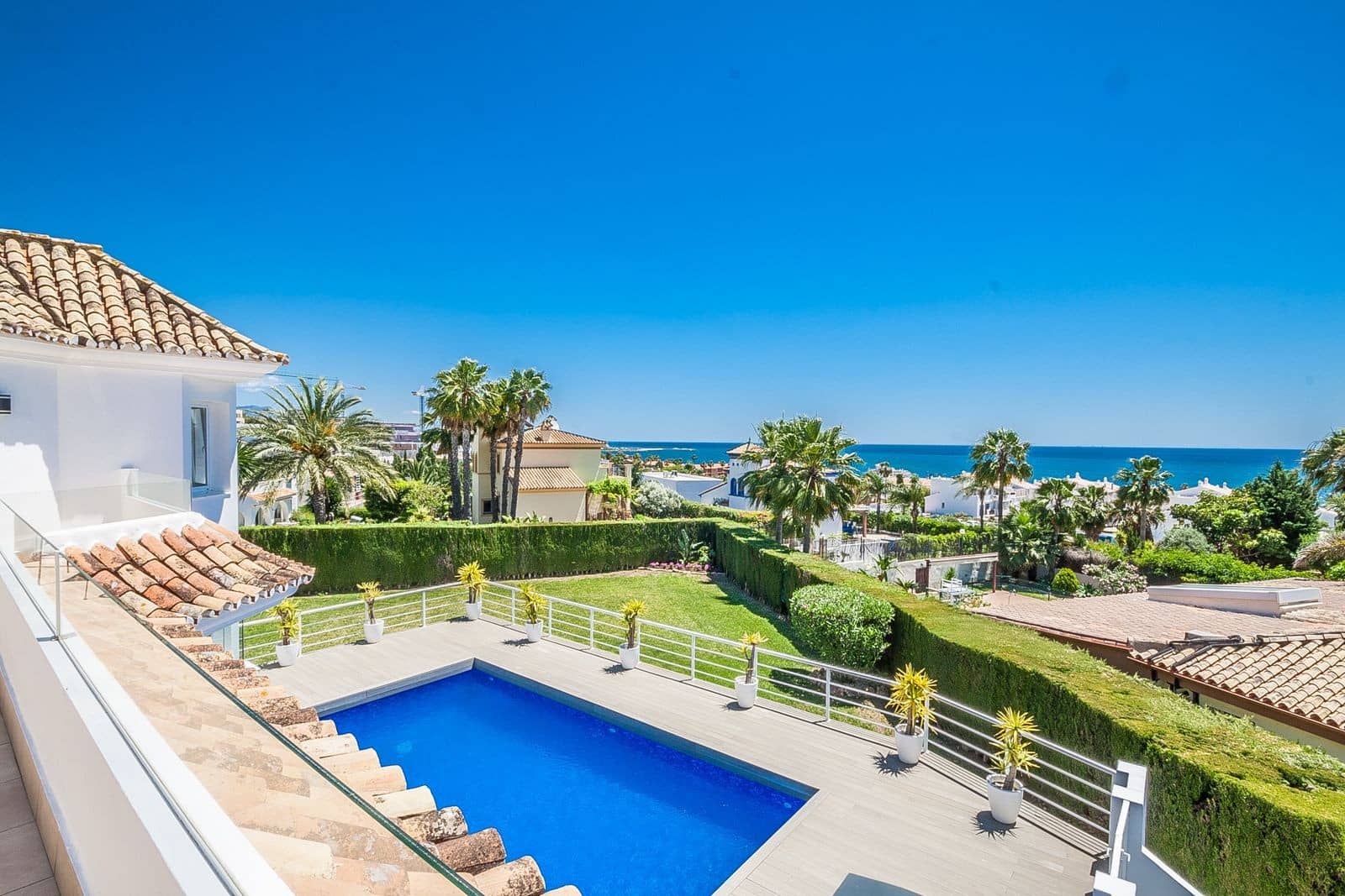 Chalet de 6 habitaciones en Estepona en venta con piscina - 1.995.000 € (Ref: 9001118)