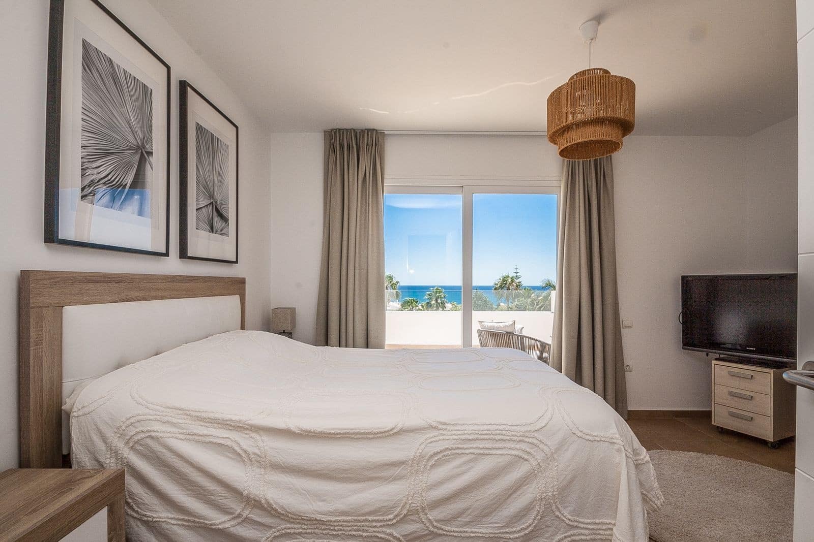 Chalet de 6 habitaciones en Estepona en venta con piscina - 1.995.000 € (Ref: 9001118)