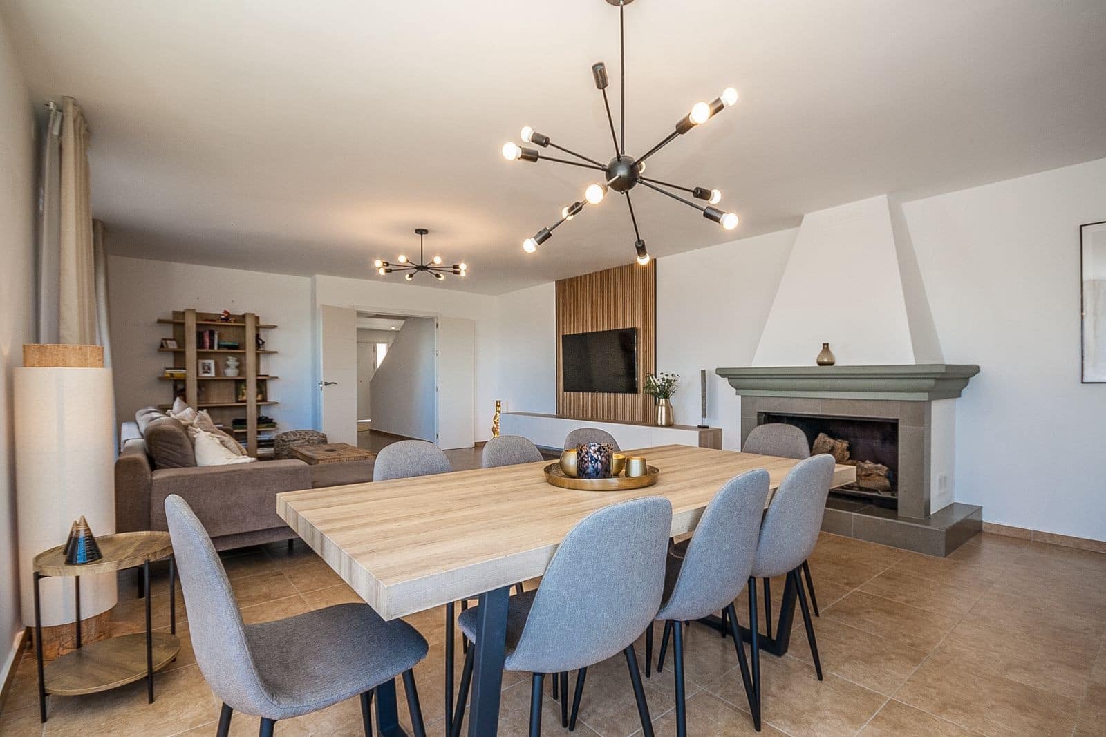 Chalet de 6 habitaciones en Estepona en venta con piscina - 1.995.000 € (Ref: 9001118)