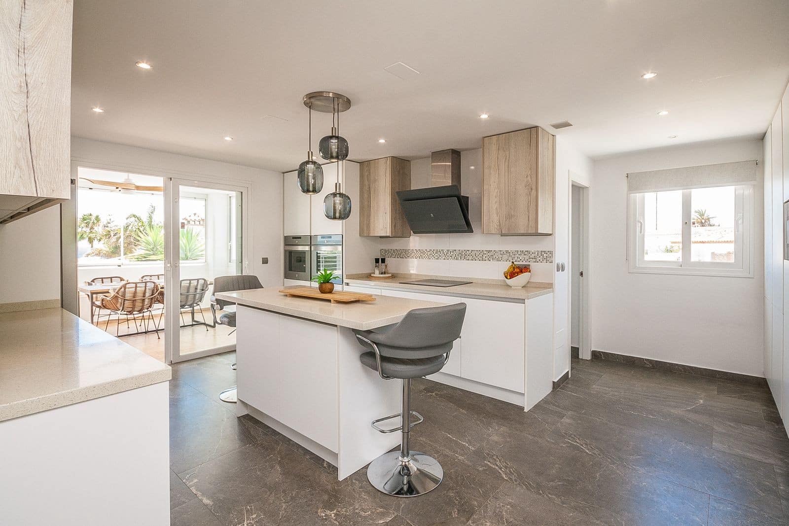 Chalet de 6 habitaciones en Estepona en venta con piscina - 1.995.000 € (Ref: 9001118)