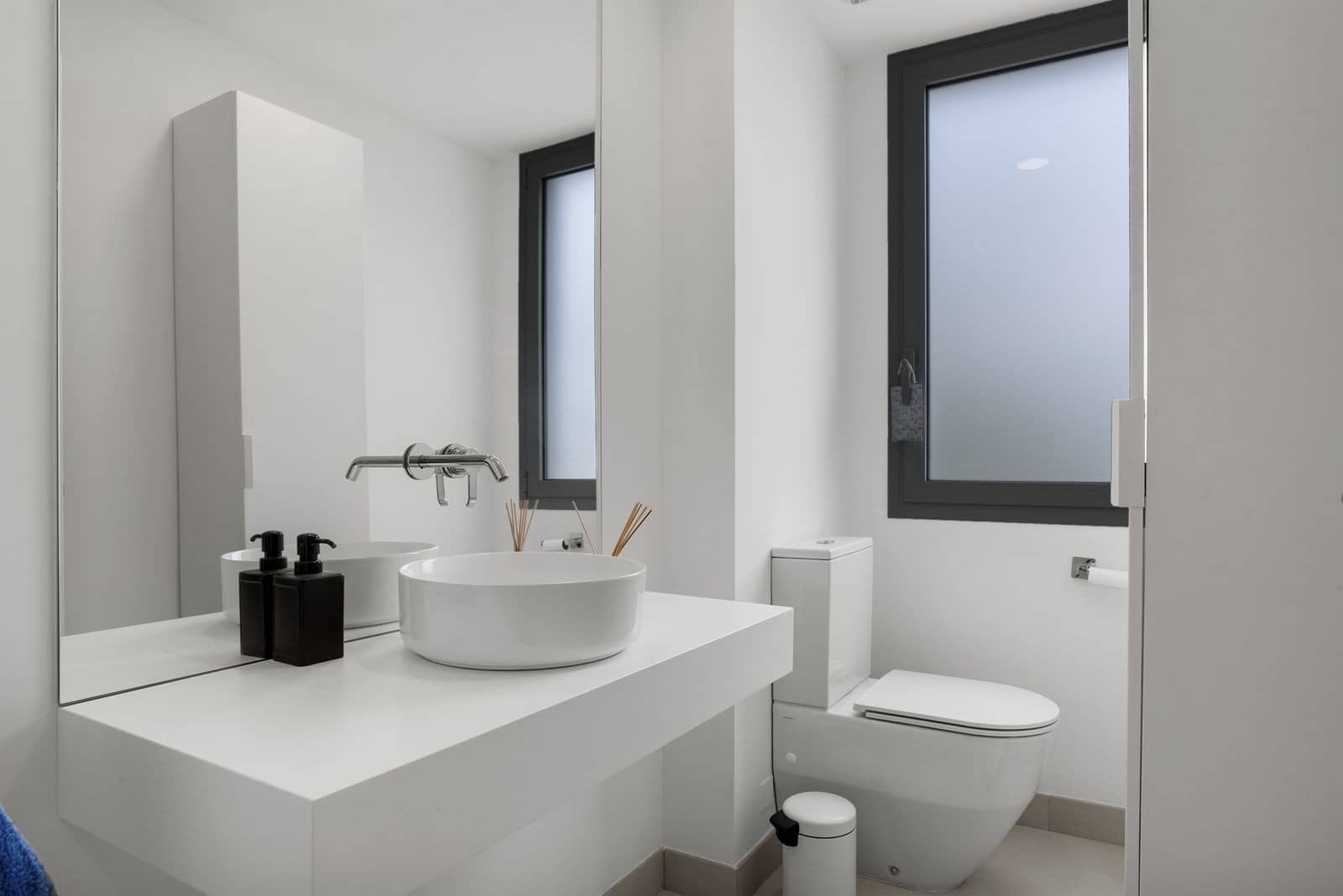 2 bedroom Apartment for sale in La Cala de Mijas with pool garage - € 675,000 (Ref: 9003117)