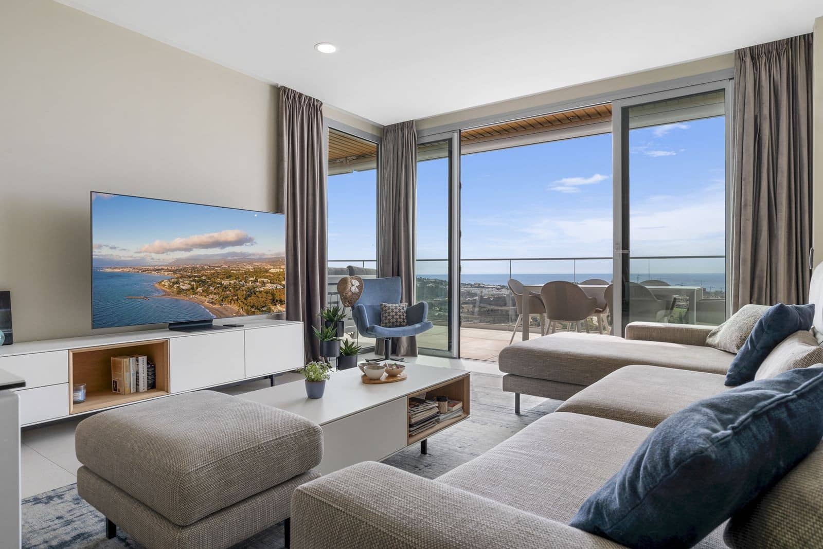 2 bedroom Apartment for sale in La Cala de Mijas with pool garage - € 675,000 (Ref: 9003117)