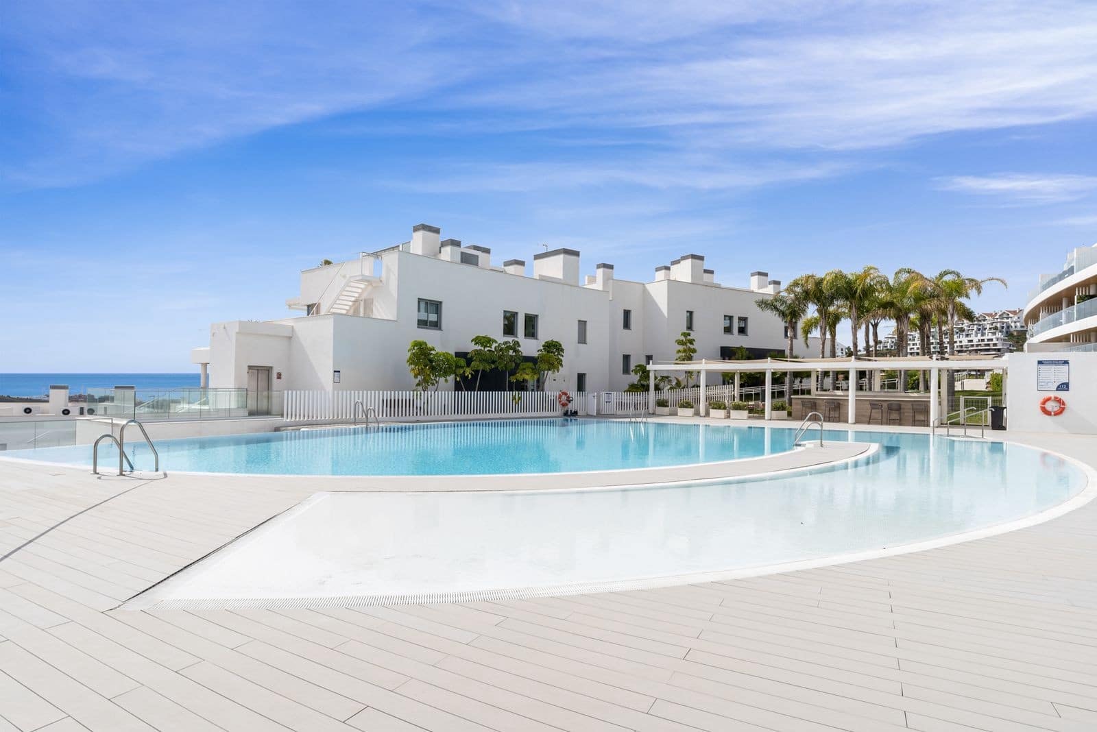 2 bedroom Apartment for sale in La Cala de Mijas with pool garage - € 675,000 (Ref: 9003117)