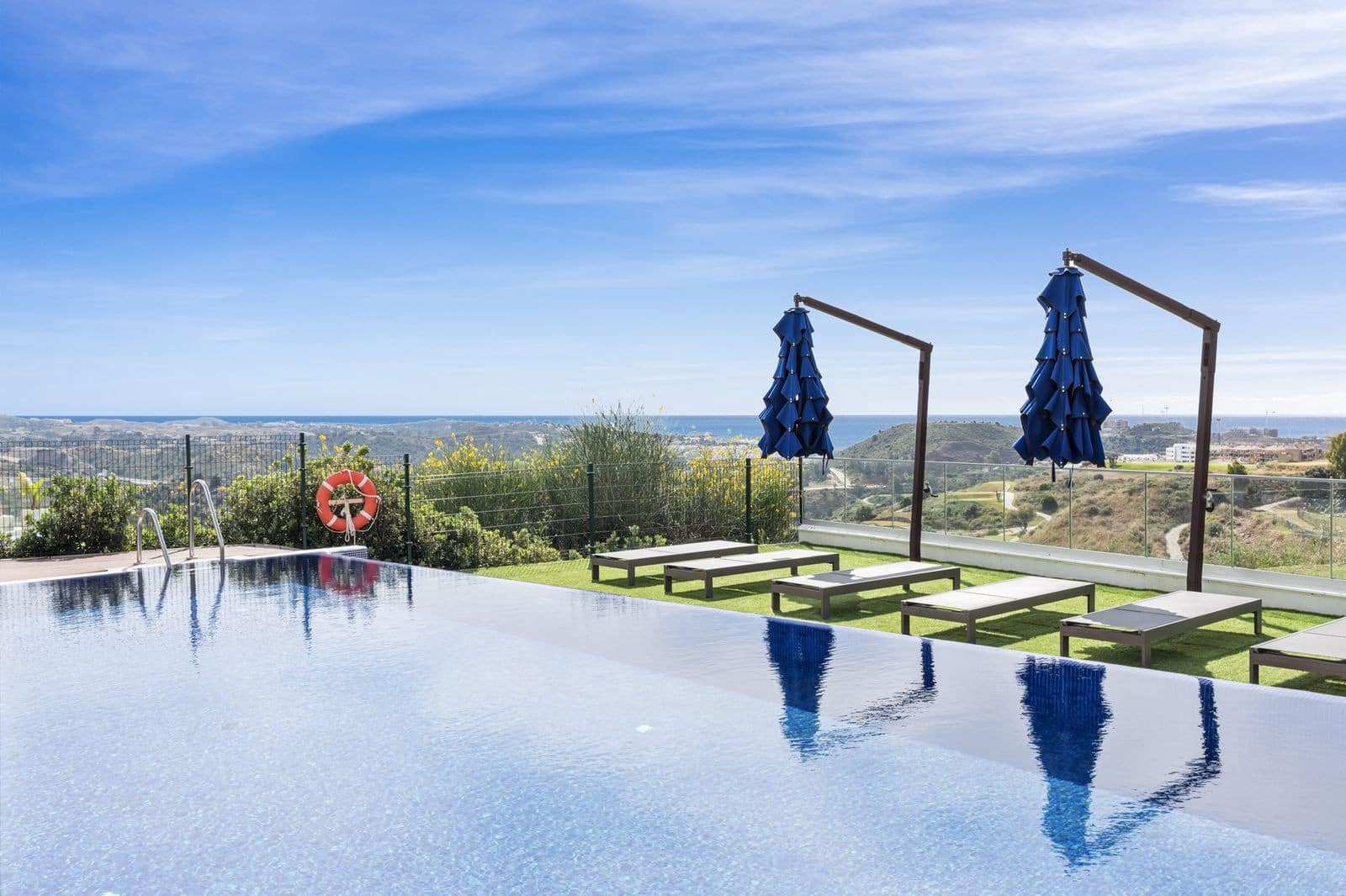 2 bedroom Apartment for sale in La Cala de Mijas with pool garage - € 675,000 (Ref: 9003117)