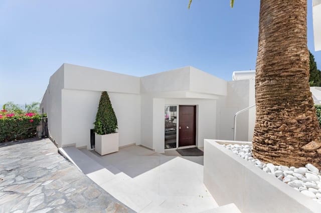 4 makuuhuone Huvila myytävänä paikassa Benalmádena mukana uima-altaan 
autotalli - 1 295 000 € (Ref: 9003118)