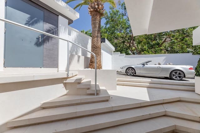 4 makuuhuone Huvila myytävänä paikassa Benalmádena mukana uima-altaan 
autotalli - 1 295 000 € (Ref: 9003118)