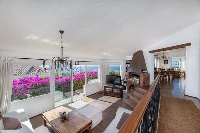 4 makuuhuone Huvila myytävänä paikassa Benalmádena mukana uima-altaan 
autotalli - 1 295 000 € (Ref: 9003118)
