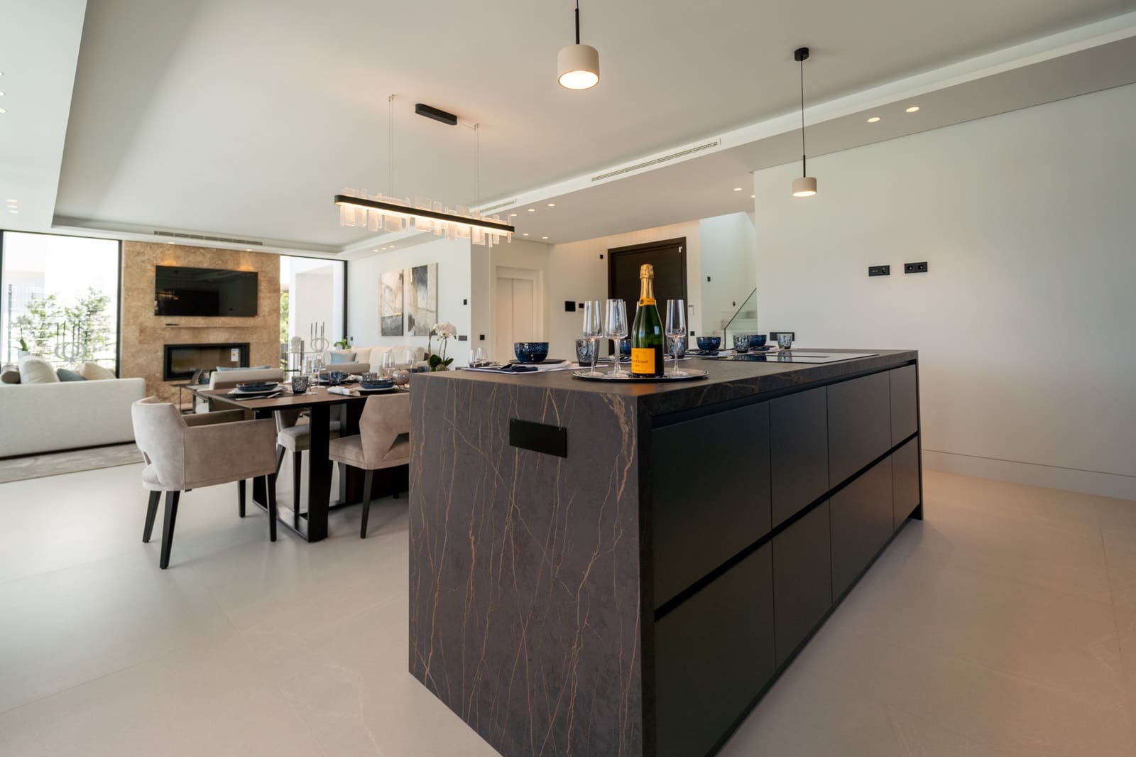 Chalet de 5 habitaciones en Nueva Andalucia en venta con piscina garaje - 4.500.000 € (Ref: 9005015)