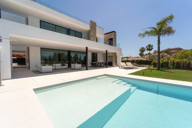 5 makuuhuone Huvila myytävänä paikassa Nueva Andalucia, Marbella mukana uima-altaan 
autotalli - 4 500 000 € (Ref: 9005015)
