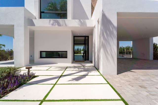 5 makuuhuone Huvila myytävänä paikassa Nueva Andalucia, Marbella mukana uima-altaan 
autotalli - 4 500 000 € (Ref: 9005015)