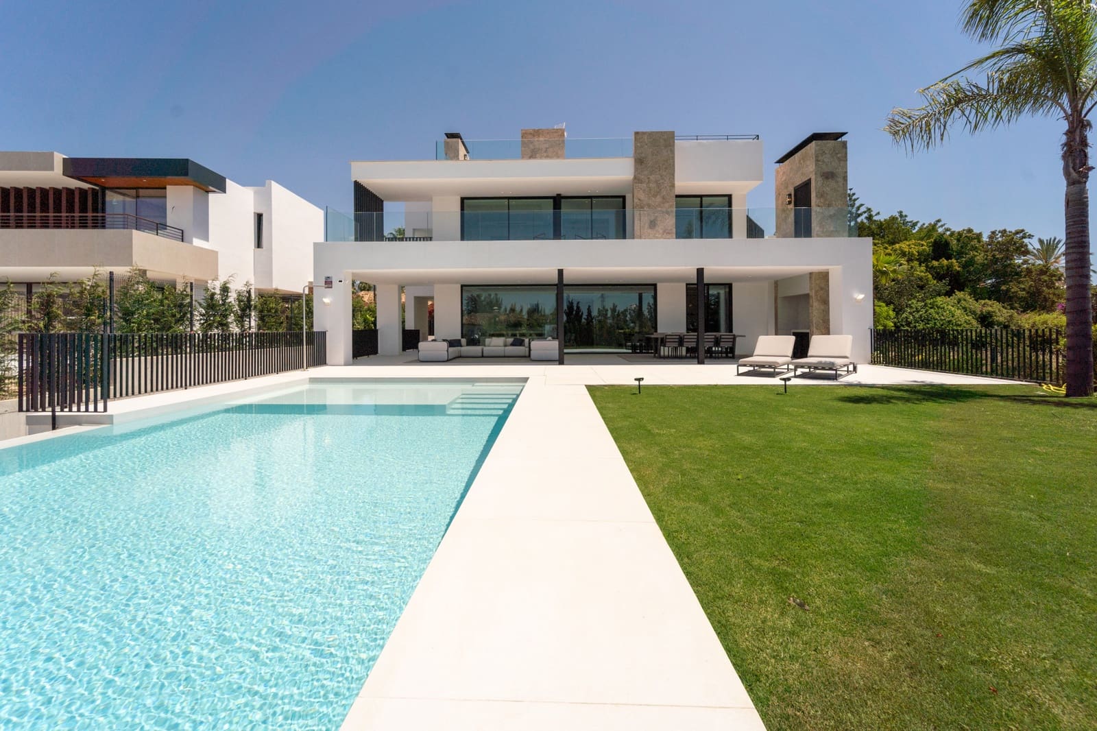 Chalet de 5 habitaciones en Nueva Andalucia en venta con piscina garaje - 4.500.000 € (Ref: 9005015)