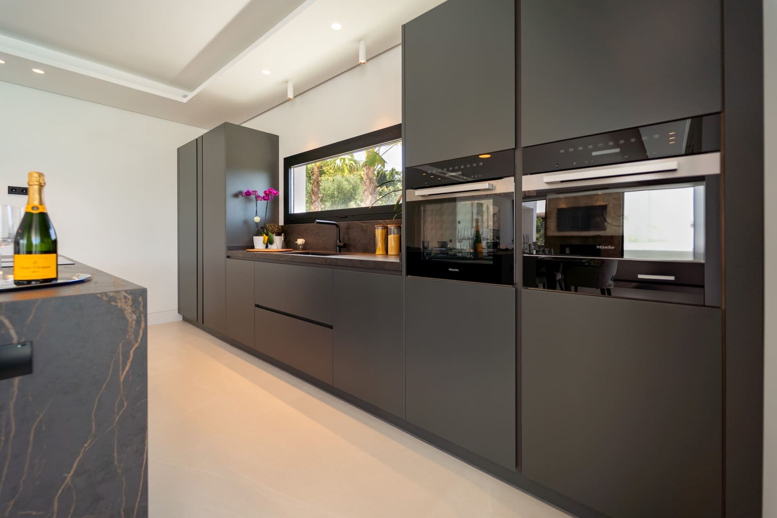 Chalet de 5 habitaciones en Nueva Andalucia en venta con piscina garaje - 4.500.000 € (Ref: 9005015)