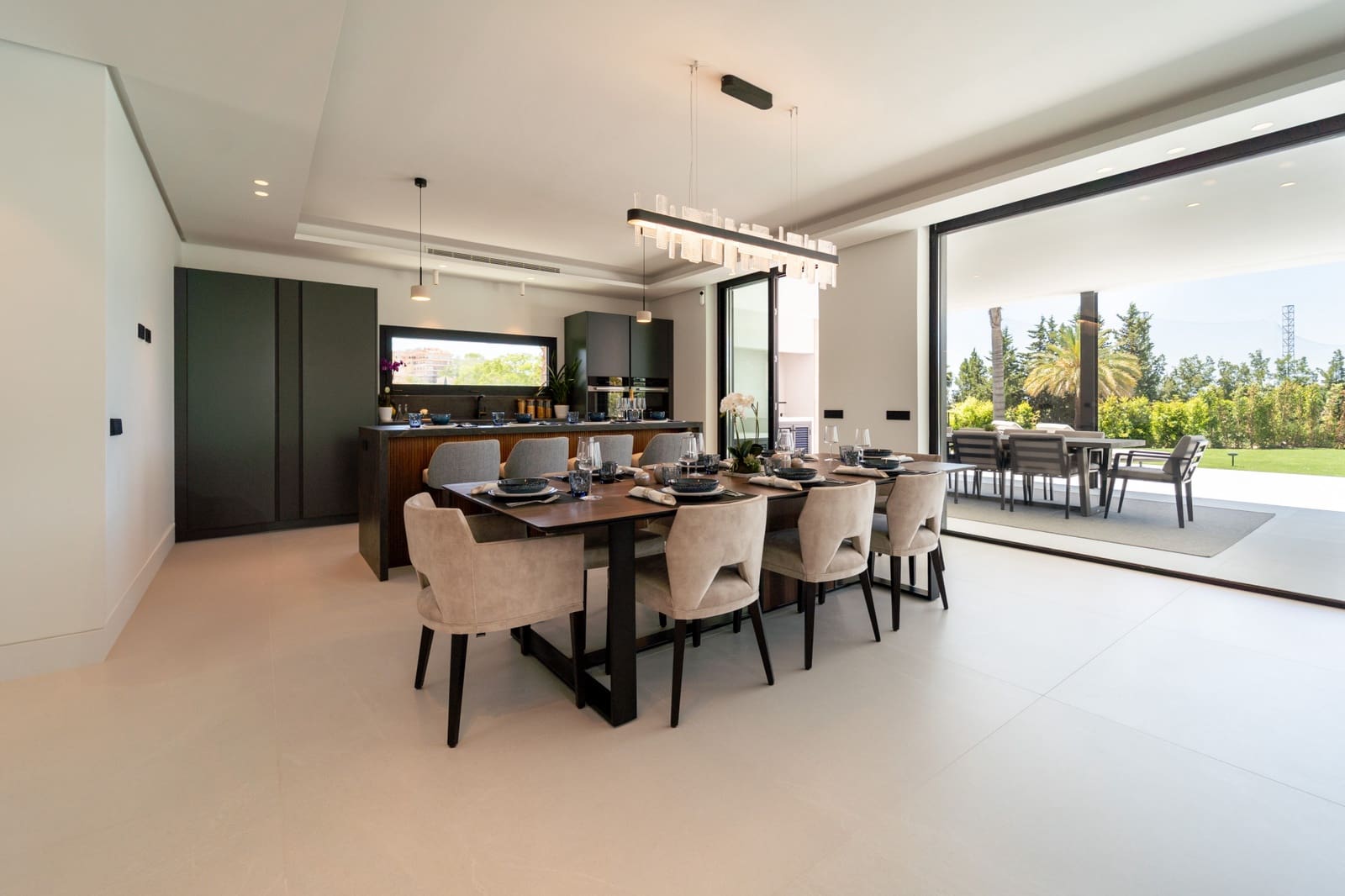 Chalet de 5 habitaciones en Nueva Andalucia en venta con piscina garaje - 4.500.000 € (Ref: 9005015)