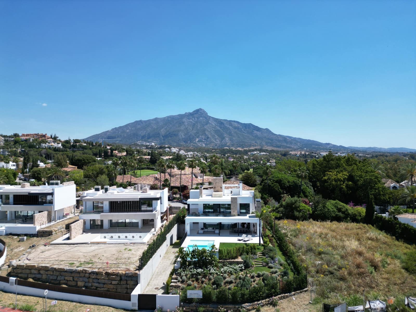 Chalet de 5 habitaciones en Nueva Andalucia en venta con piscina garaje - 4.500.000 € (Ref: 9005015)