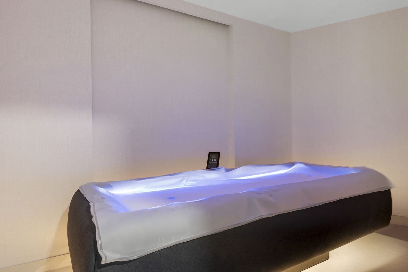 3 bedroom Apartment for sale in Marbella with pool garage - € 1,650,000 (Ref: 9034592)