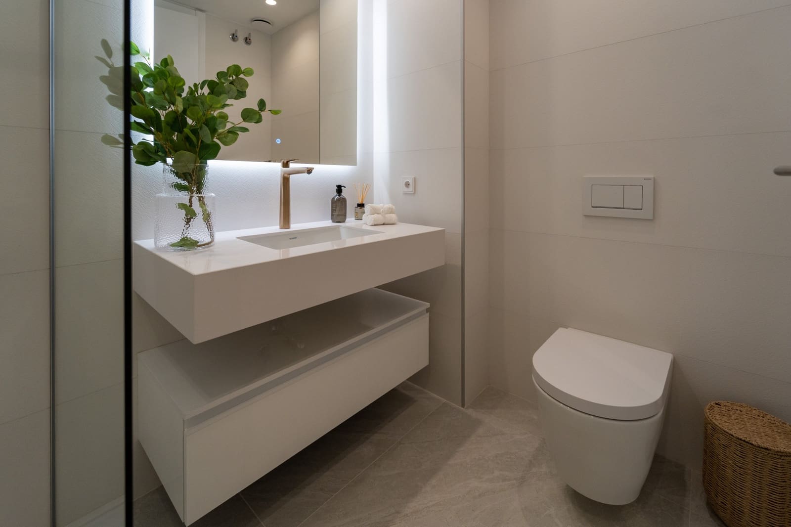 3 bedroom Apartment for sale in Marbella with pool garage - € 1,595,000 (Ref: 9042400)