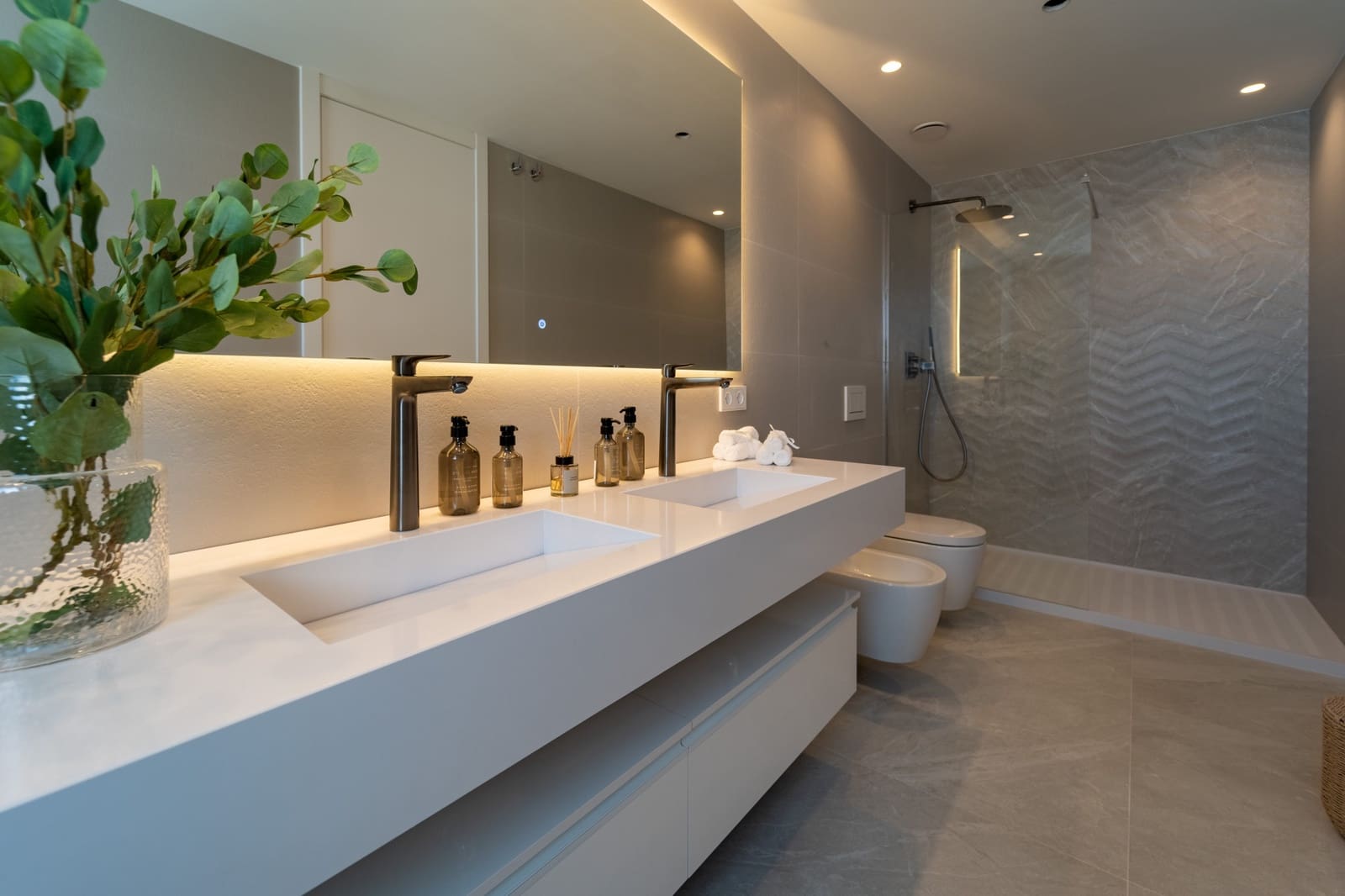 3 bedroom Apartment for sale in Marbella with pool garage - € 1,595,000 (Ref: 9042400)