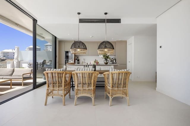 3 sovrum Lägenhet till salu i Carvajal, Fuengirola med pool garage - 800 000 € (Ref: 9089884)