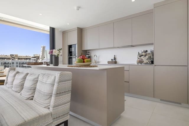 3 sovrum Lägenhet till salu i Carvajal, Fuengirola med pool garage - 800 000 € (Ref: 9089884)