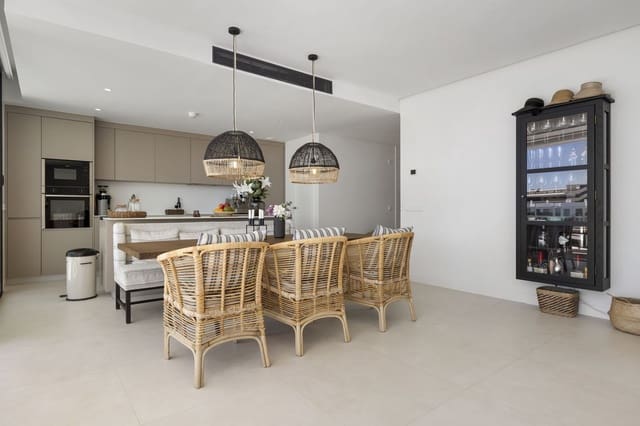 3 sovrum Lägenhet till salu i Carvajal, Fuengirola med pool garage - 800 000 € (Ref: 9089884)