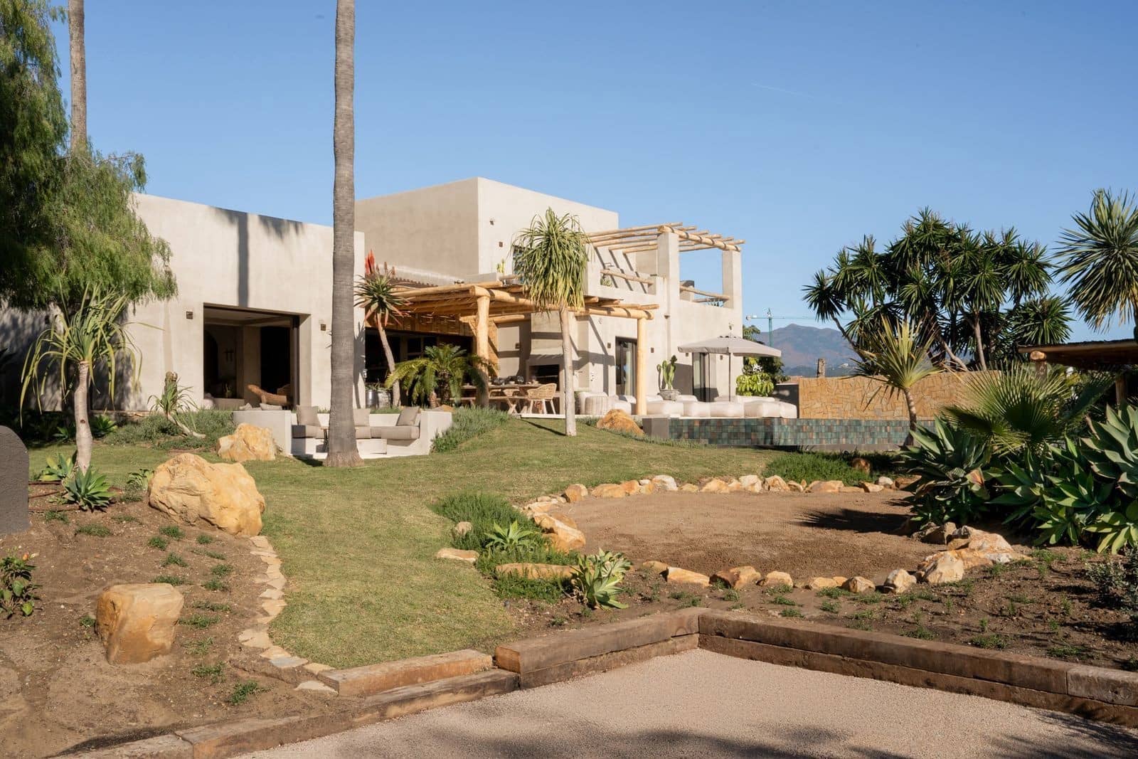 5 bedroom Villa for sale in New Golden Mile with pool - € 3,970,000 (Ref: 9099206)