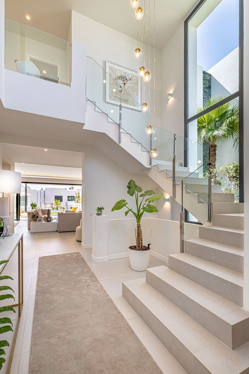 5 bedroom Villa for sale in Marbella with pool garage - € 1,995,000 (Ref: 9099208)