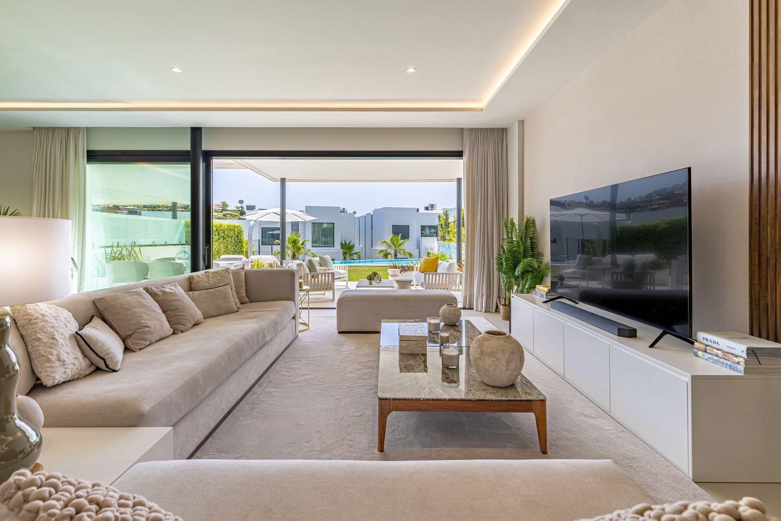 5 bedroom Villa for sale in Marbella with pool garage - € 1,995,000 (Ref: 9099208)