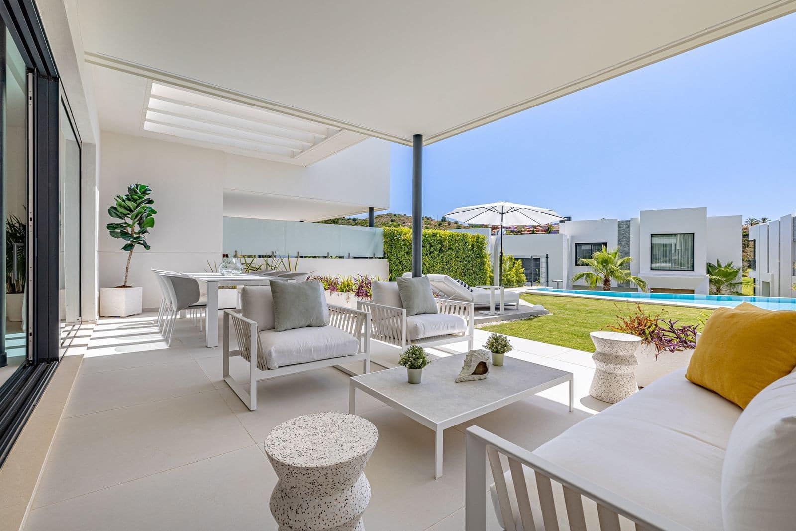 5 bedroom Villa for sale in Marbella with pool garage - € 1,995,000 (Ref: 9099208)