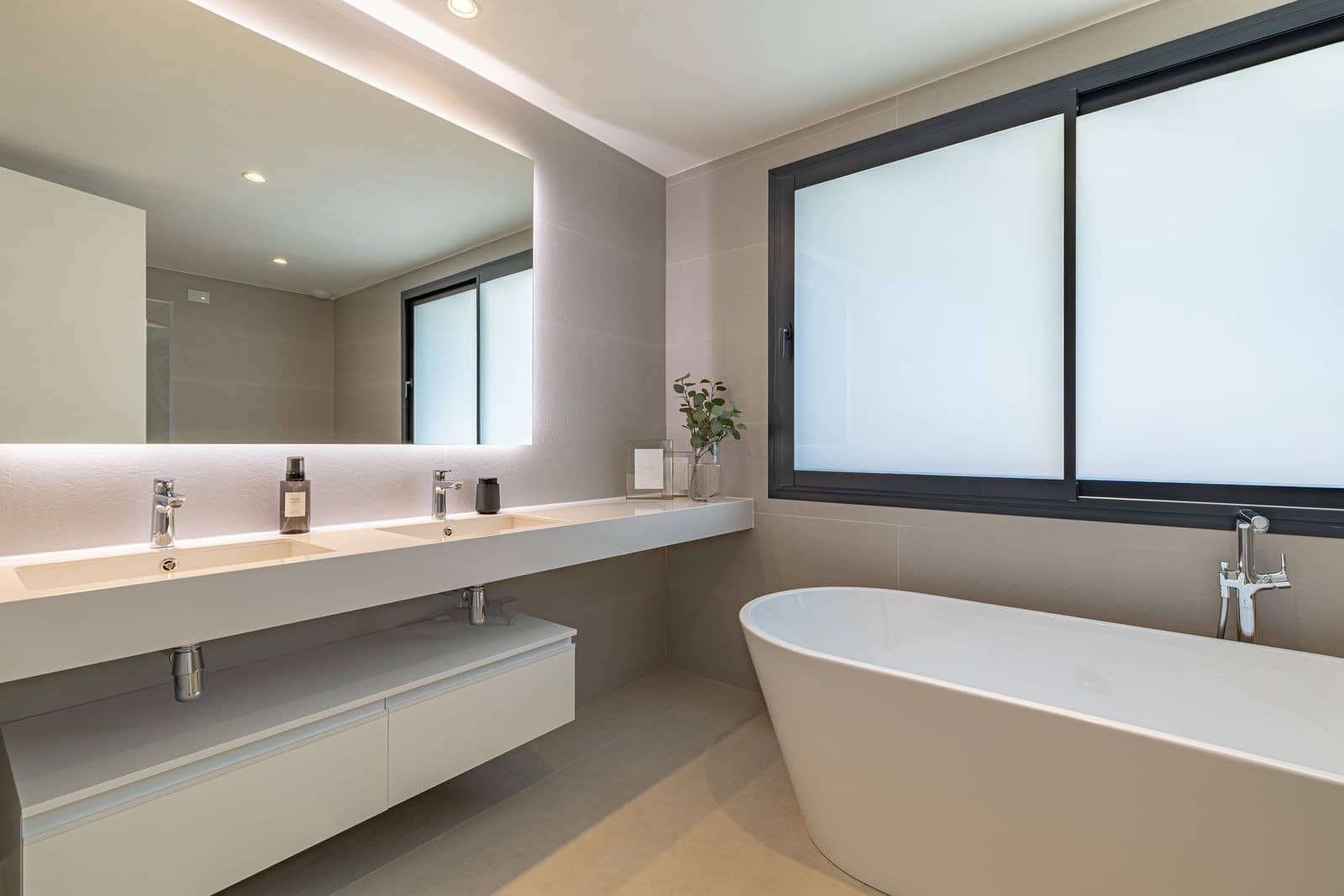 5 bedroom Villa for sale in Marbella with pool garage - € 1,995,000 (Ref: 9099208)