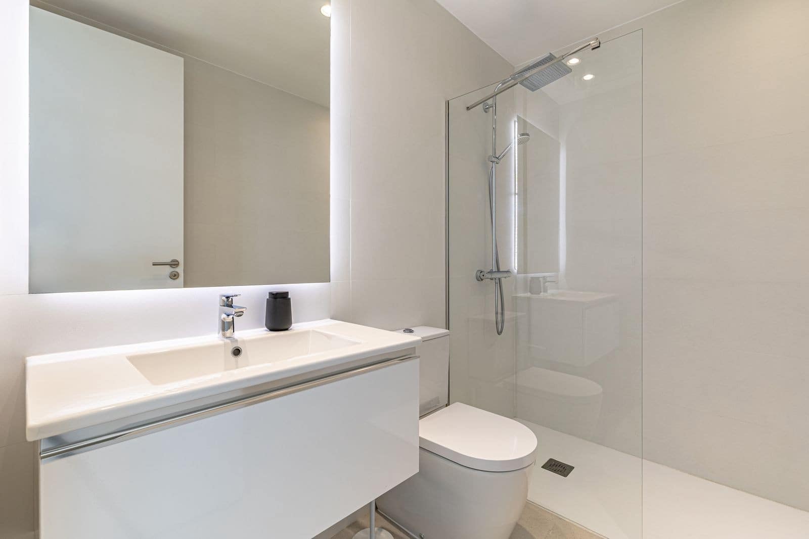 5 bedroom Villa for sale in Marbella with pool garage - € 1,995,000 (Ref: 9099208)