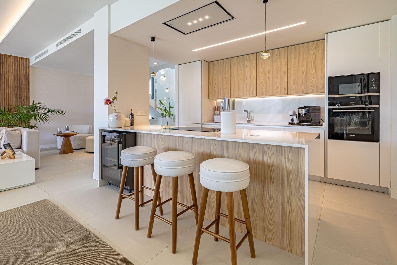 5 bedroom Villa for sale in Marbella with pool garage - € 1,995,000 (Ref: 9099208)