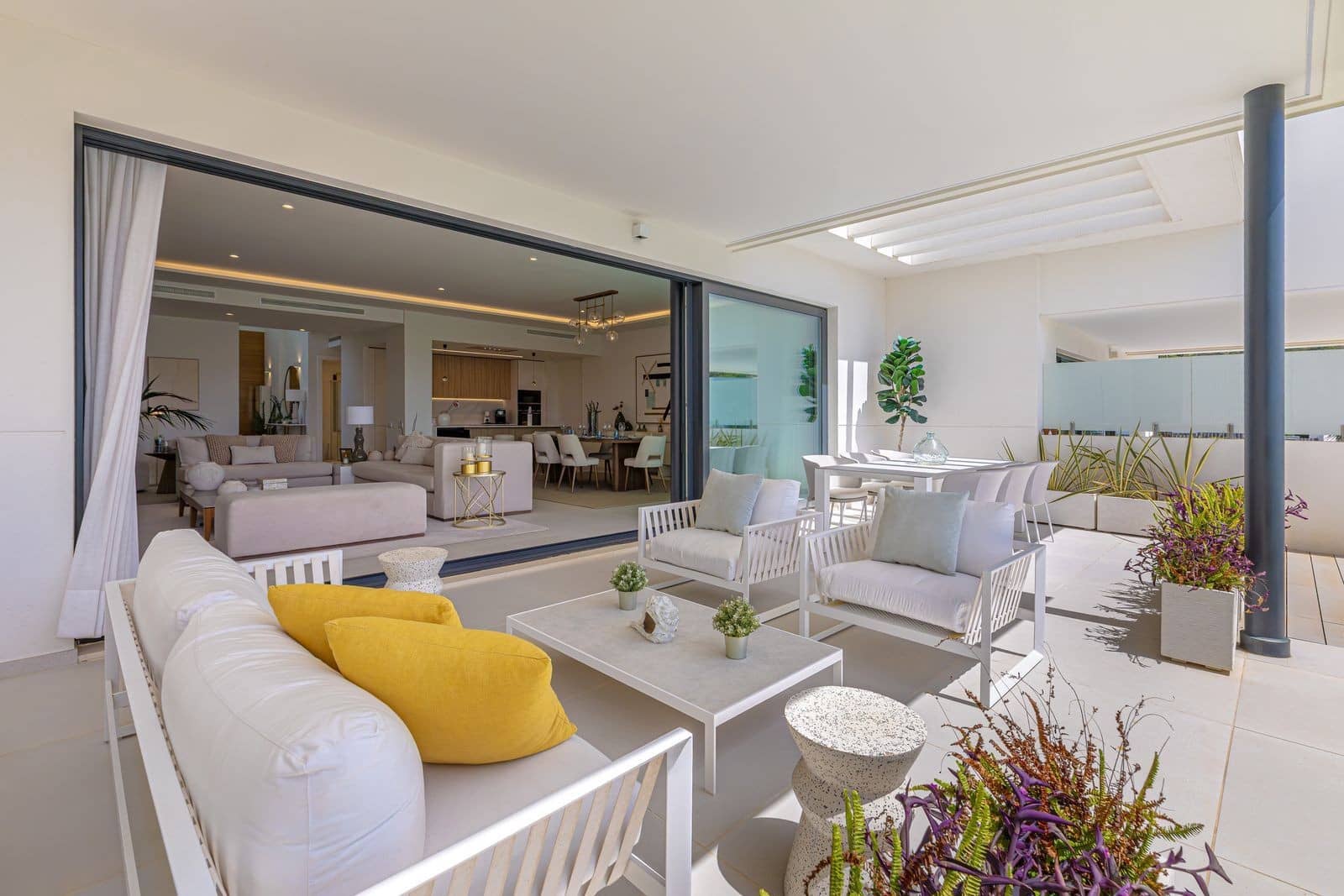 5 bedroom Villa for sale in Marbella with pool garage - € 1,995,000 (Ref: 9099208)