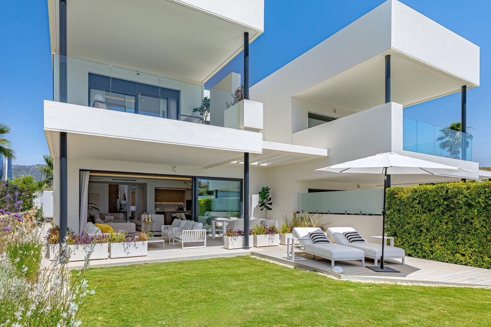 5 bedroom Villa for sale in Marbella with pool garage - € 1,995,000 (Ref: 9099208)