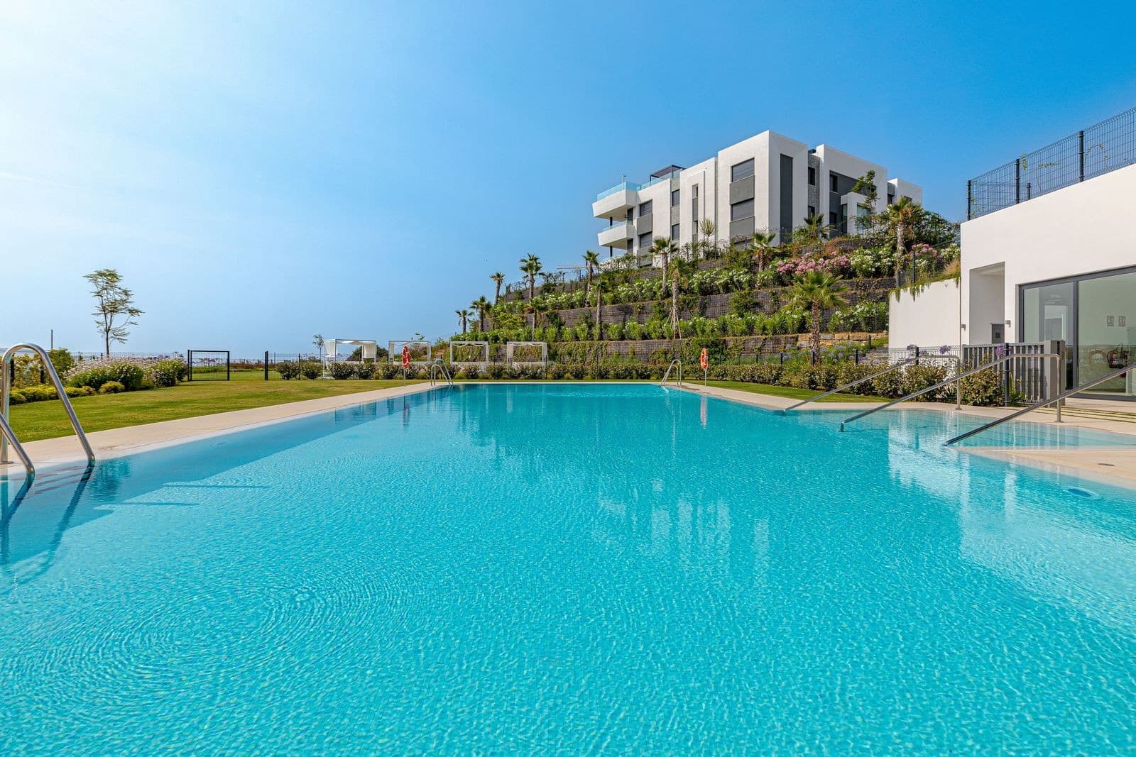 5 bedroom Villa for sale in Marbella with pool garage - € 1,995,000 (Ref: 9099208)