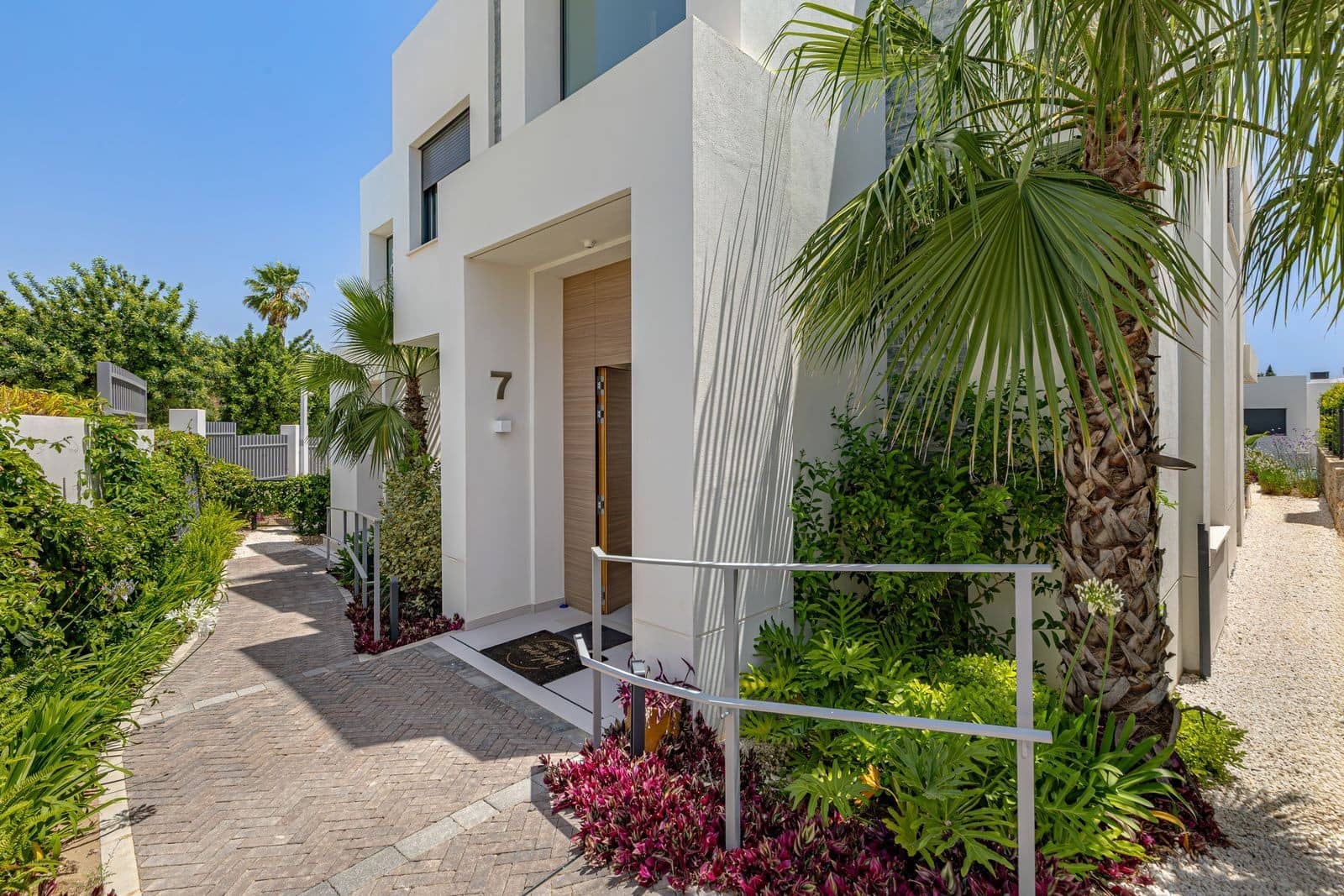 5 bedroom Villa for sale in Marbella with pool garage - € 1,995,000 (Ref: 9099208)