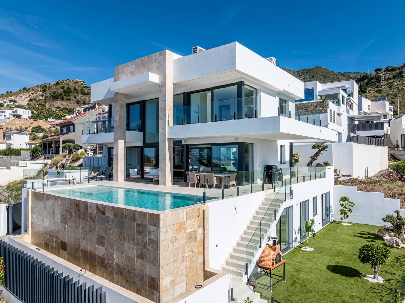 4 soverom Villa til salgs i Benalmadena Costa med svømmebasseng garasje - € 2 600 000 (Ref: 9100818)