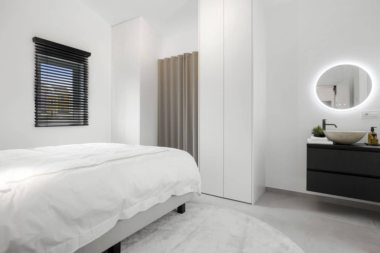 4 bedroom Villa for sale in Casares with pool garage - € 1,750,000 (Ref: 9100821)